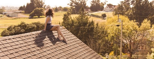Дівчина на даху