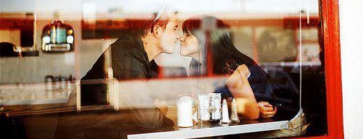 Фото закоханих у кафе